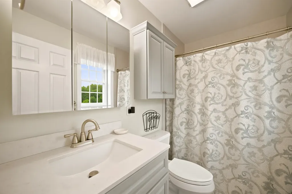 25 Violet Way Loudon NH 03307