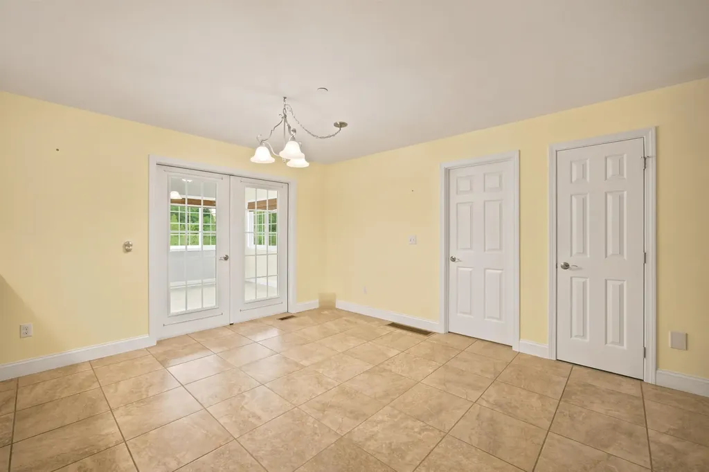 25 Violet Way Loudon NH 03307