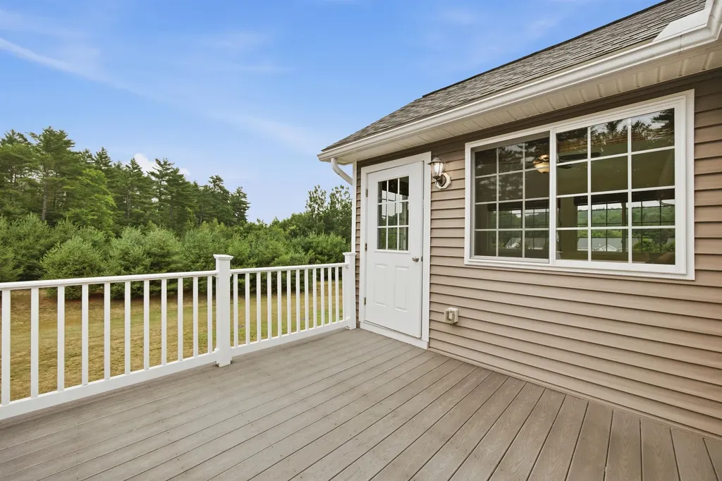 25 Violet Way Loudon NH 03307