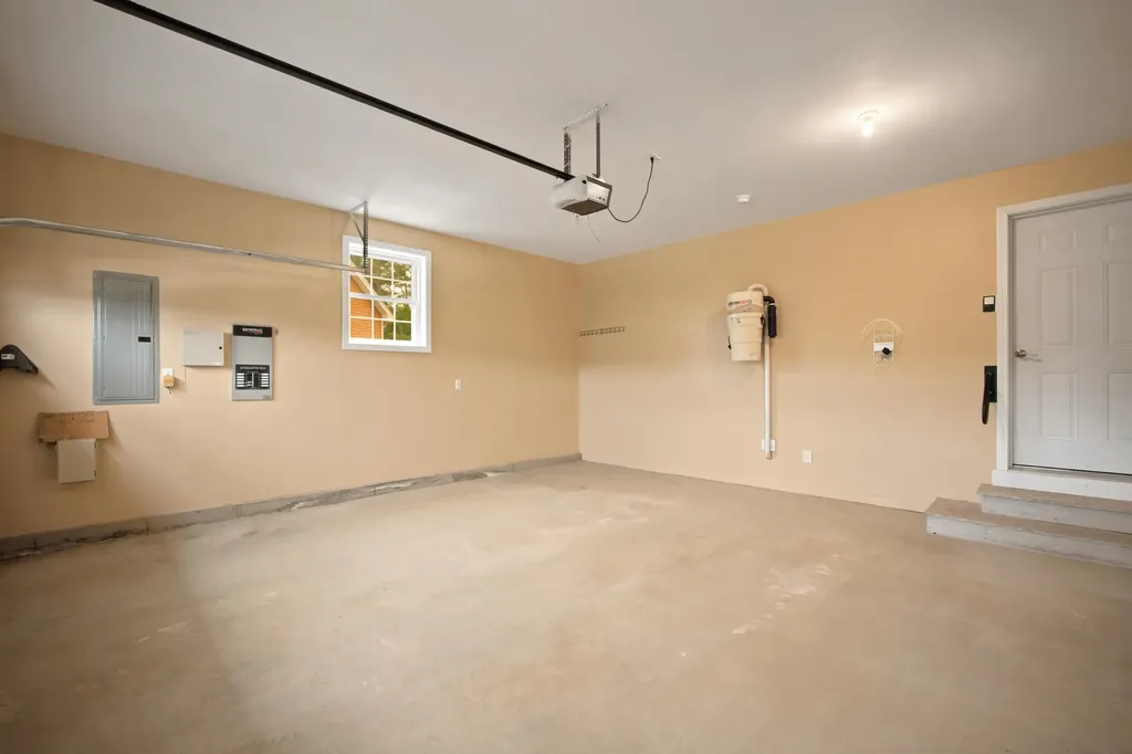 25 Violet Way Loudon NH 03307