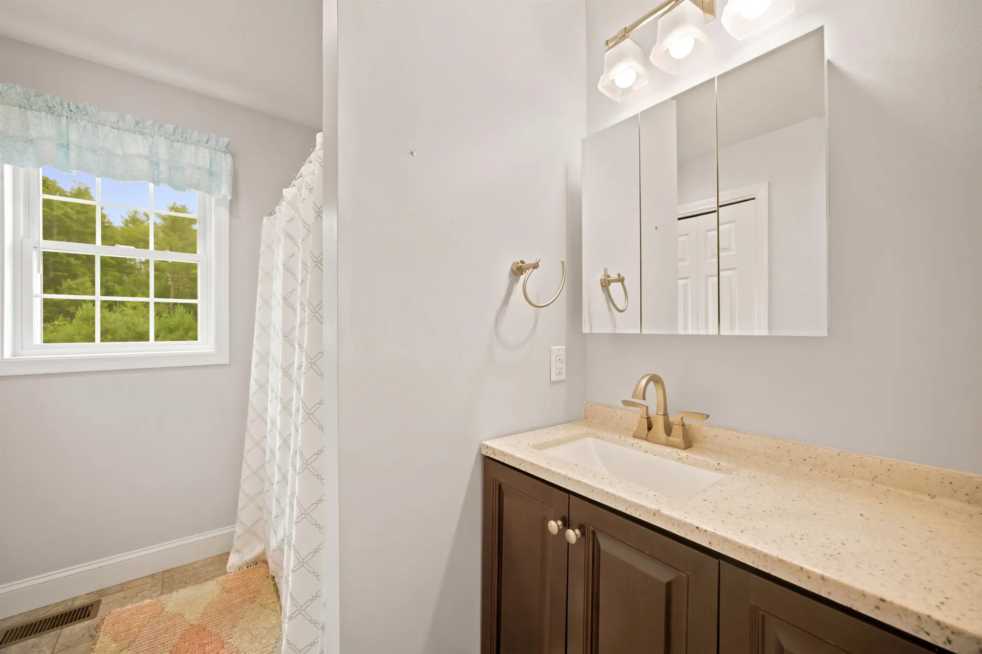 25 Violet Way Loudon NH 03307