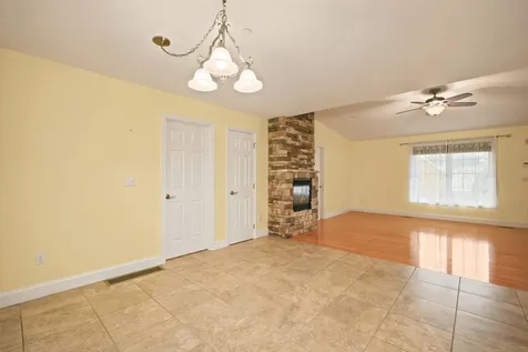 25 Violet Way Loudon NH 03307