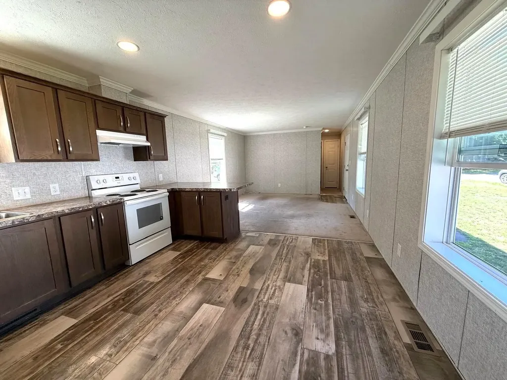 23 Conifer Place Londonderry NH 03053