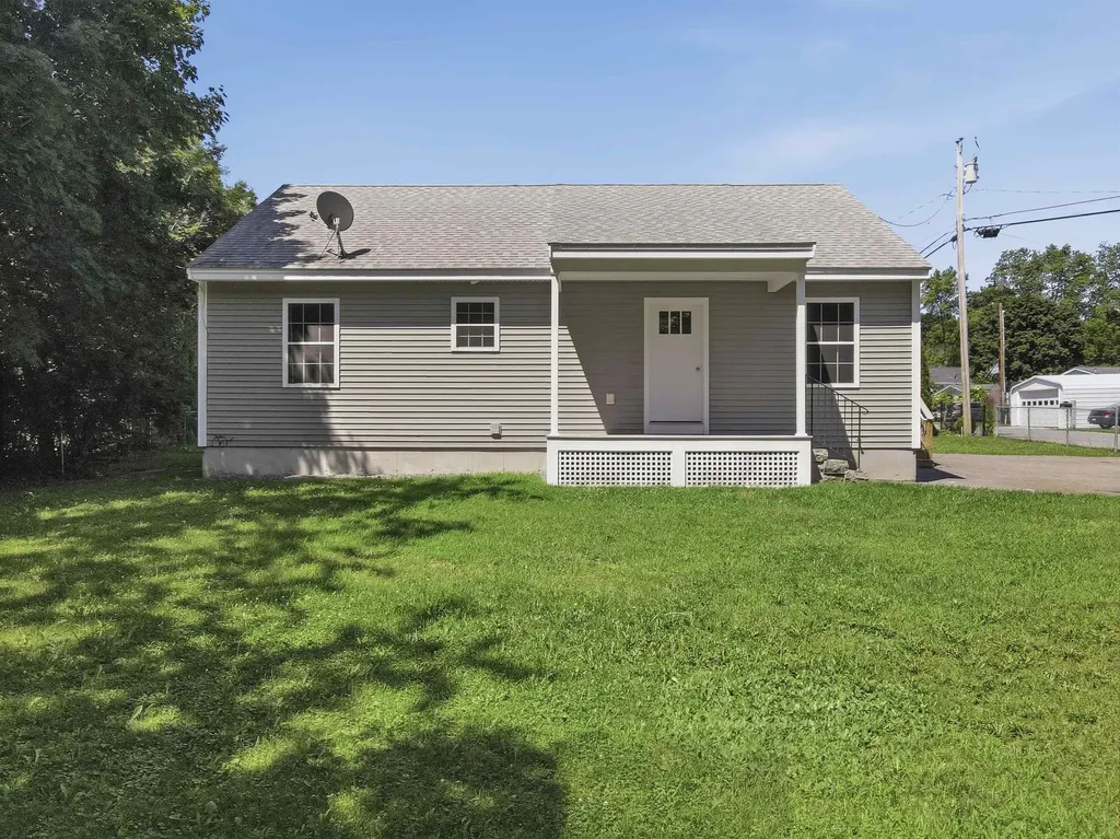 2 Evelyn Avenue Raymond NH 03077
