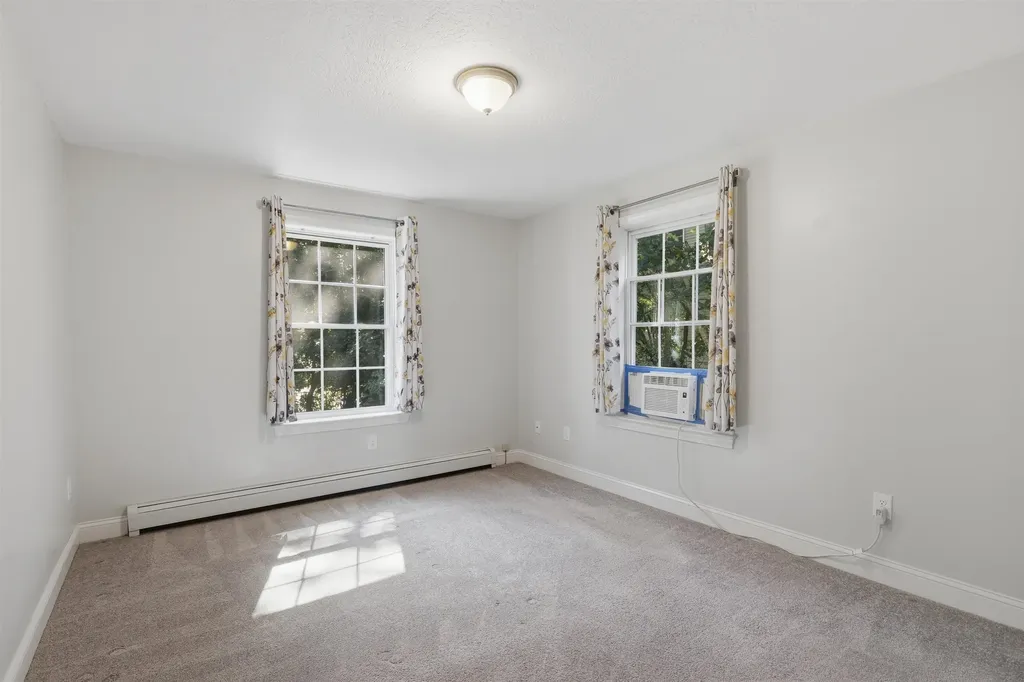2 Evelyn Avenue Raymond NH 03077