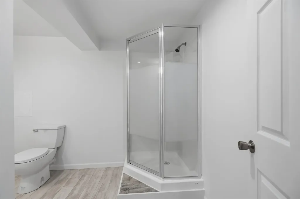 2 Evelyn Avenue Raymond NH 03077