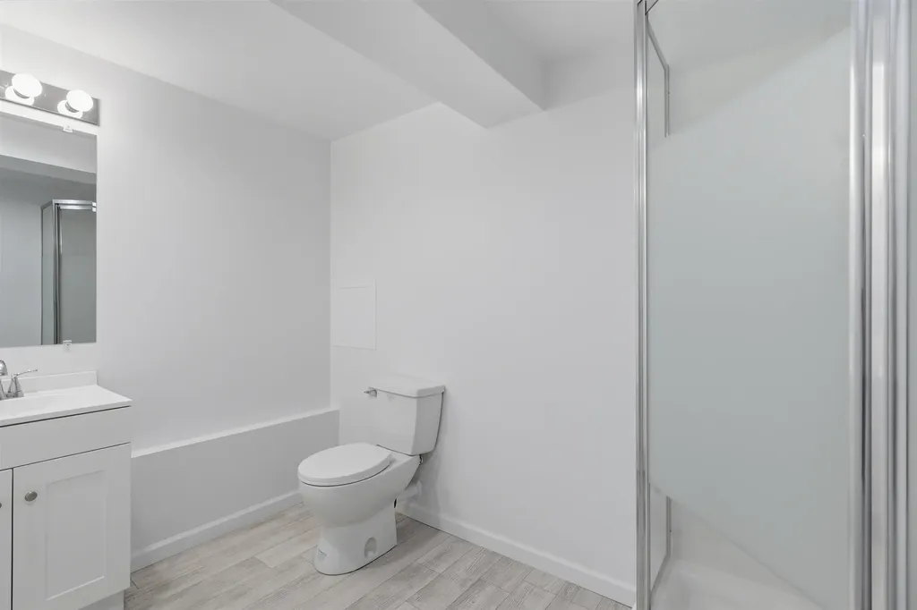 2 Evelyn Avenue Raymond NH 03077