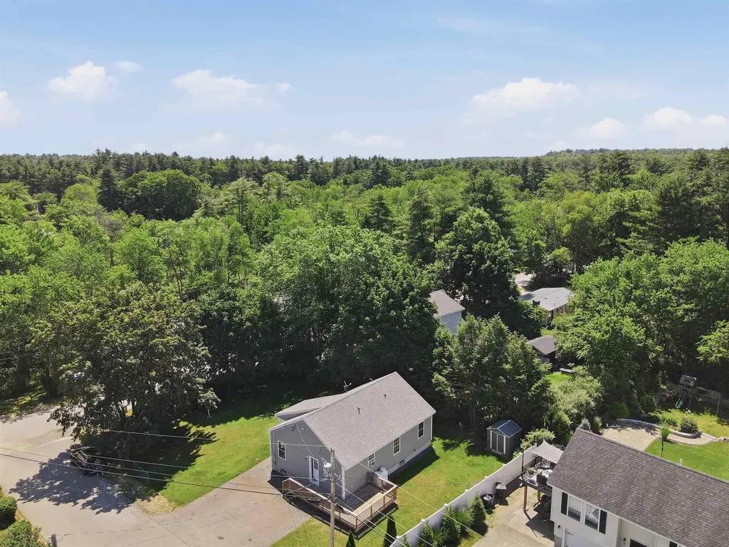 2 Evelyn Avenue Raymond NH 03077