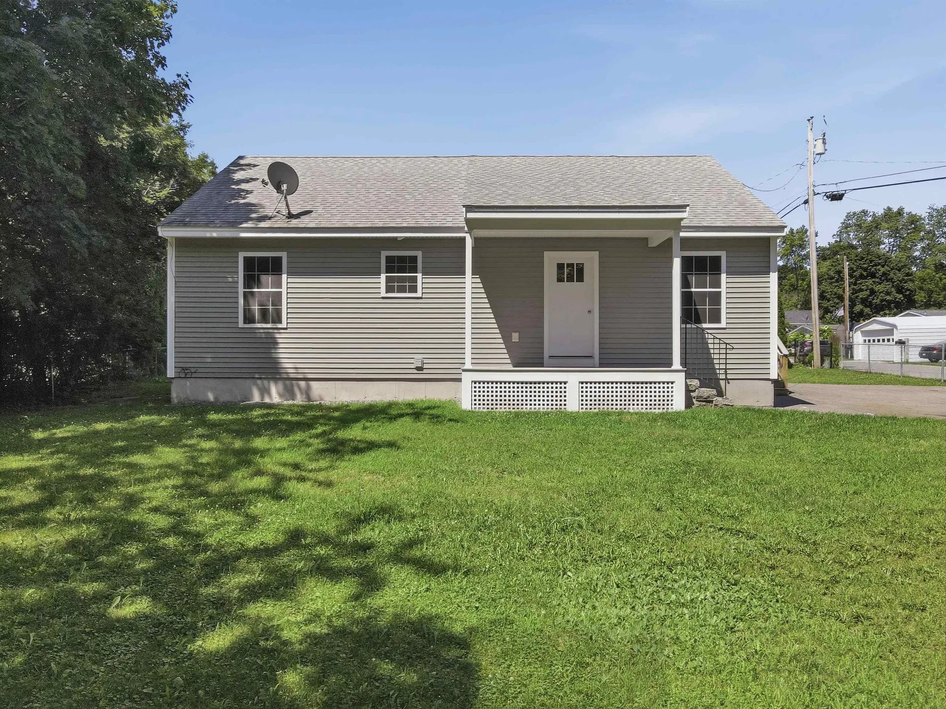 2 Evelyn Avenue Raymond NH 03077