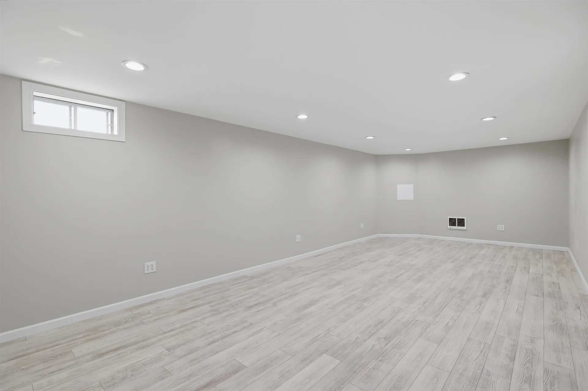 2 Evelyn Avenue Raymond NH 03077