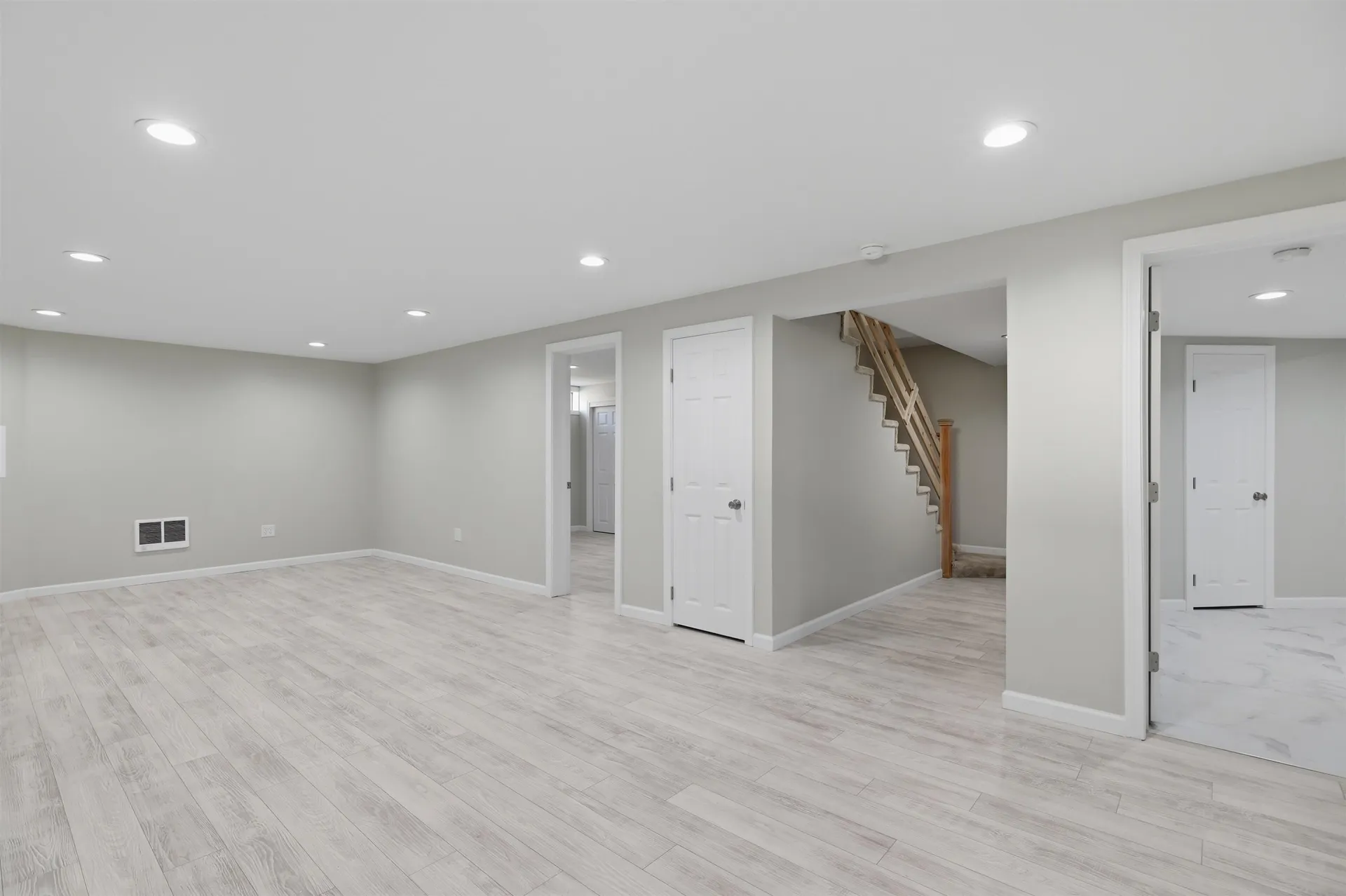 2 Evelyn Avenue Raymond NH 03077