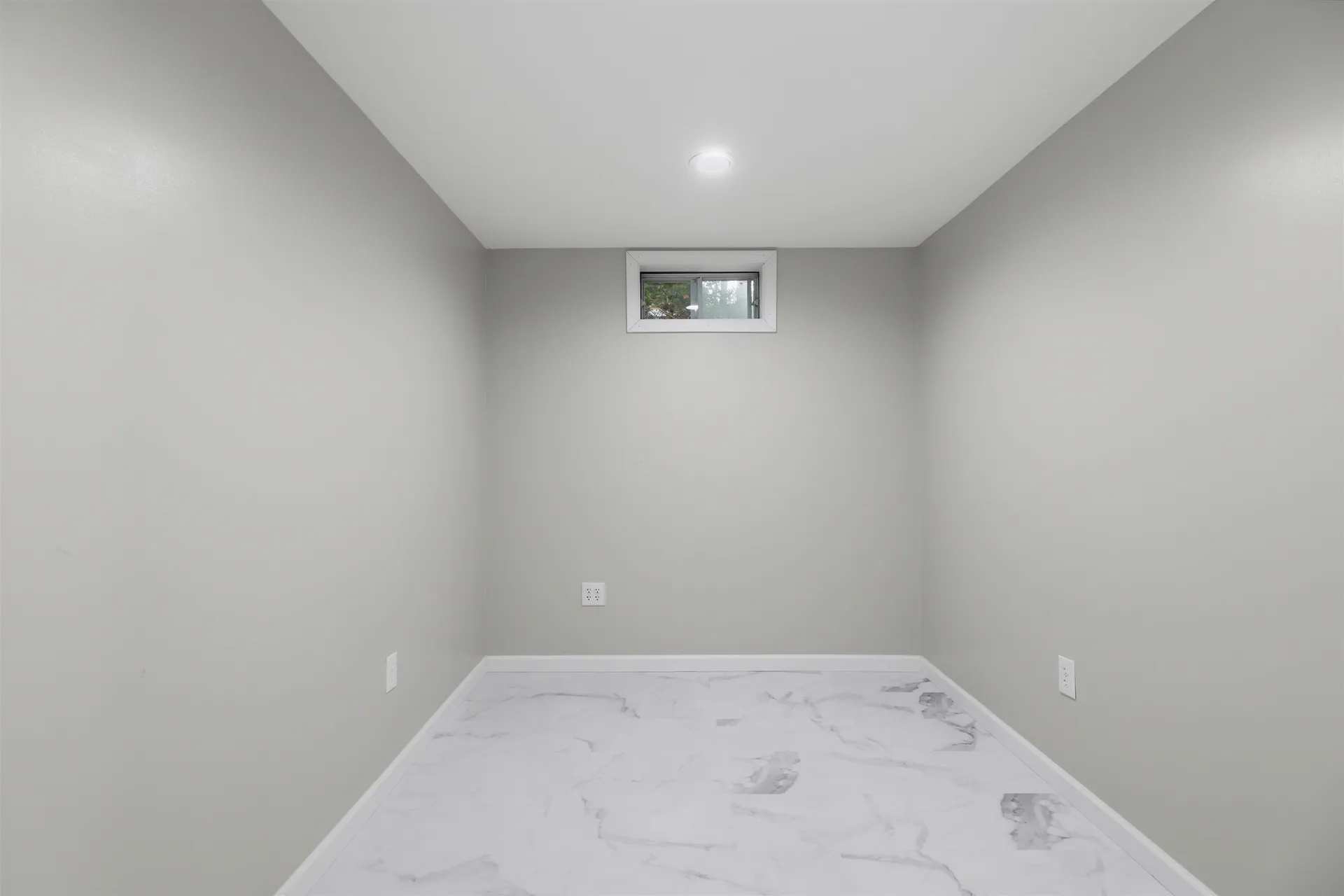 2 Evelyn Avenue Raymond NH 03077