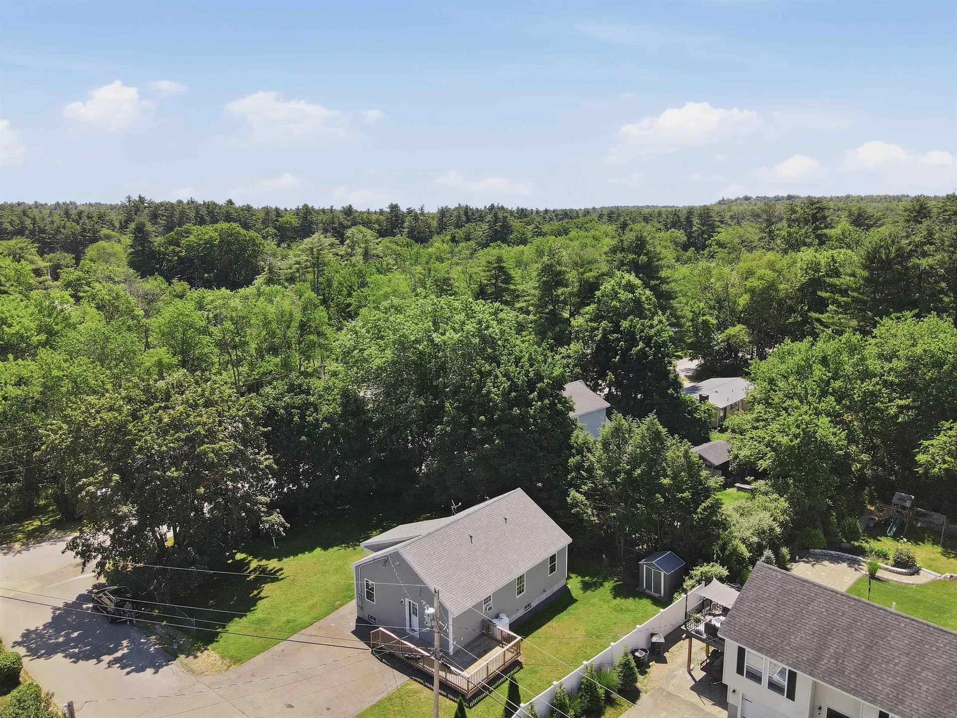 2 Evelyn Avenue Raymond NH 03077