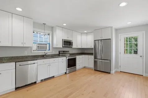 2 Evelyn Avenue Raymond NH 03077