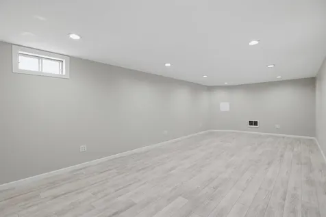 2 Evelyn Avenue Raymond NH 03077