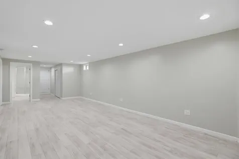 2 Evelyn Avenue Raymond NH 03077