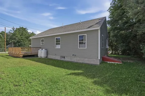 2 Evelyn Avenue Raymond NH 03077