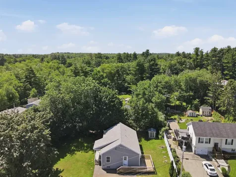 2 Evelyn Avenue Raymond NH 03077