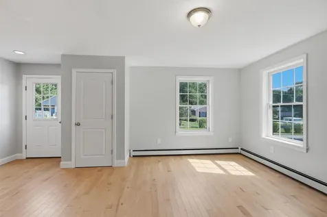 2 Evelyn Avenue Raymond NH 03077
