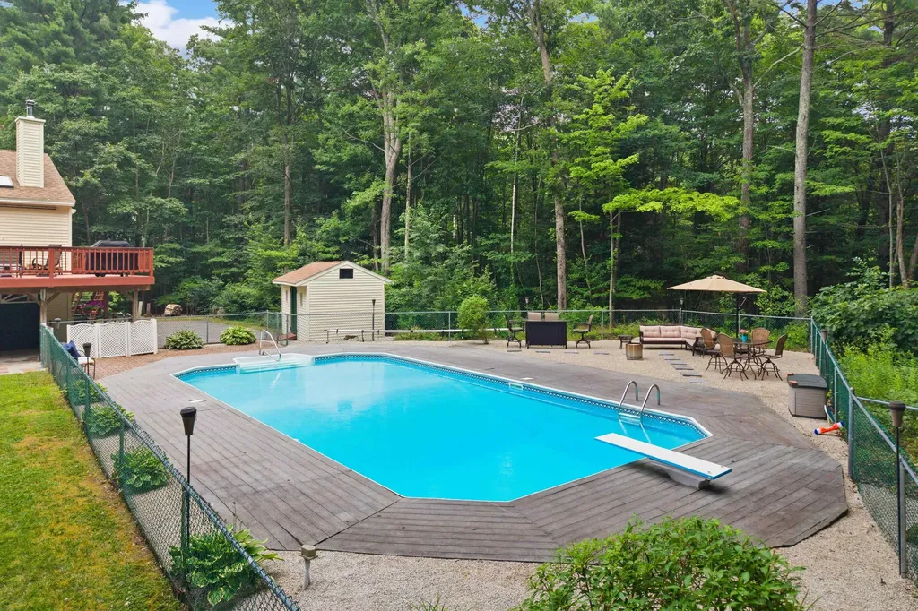21 Kristin Drive Derry NH 03038