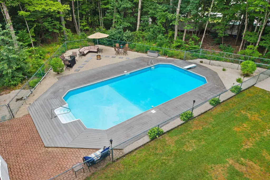 21 Kristin Drive Derry NH 03038