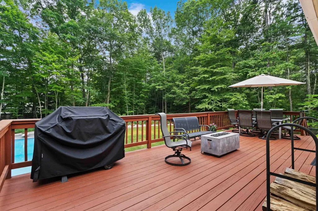 21 Kristin Drive Derry NH 03038