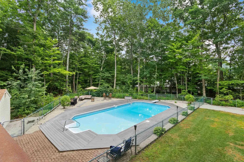 21 Kristin Drive Derry NH 03038