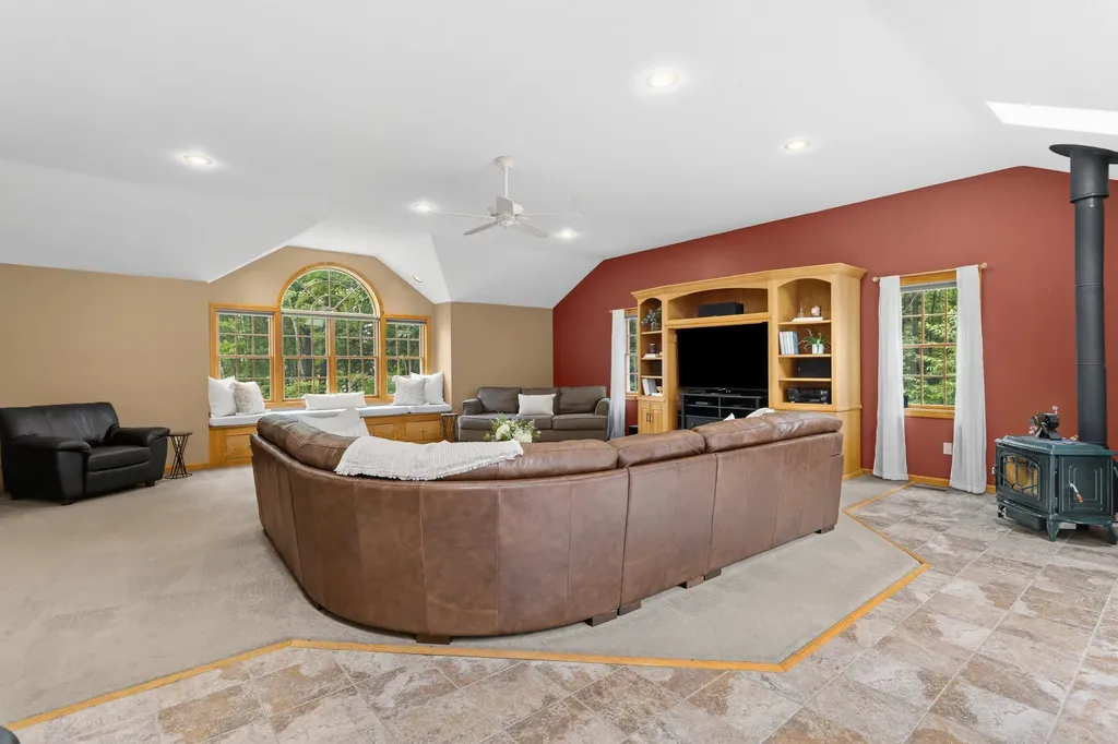 21 Kristin Drive Derry NH 03038