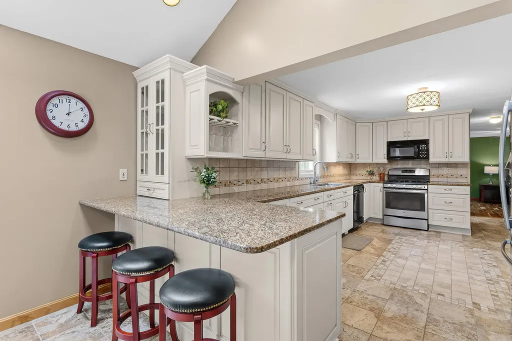 21 Kristin Drive Derry NH 03038