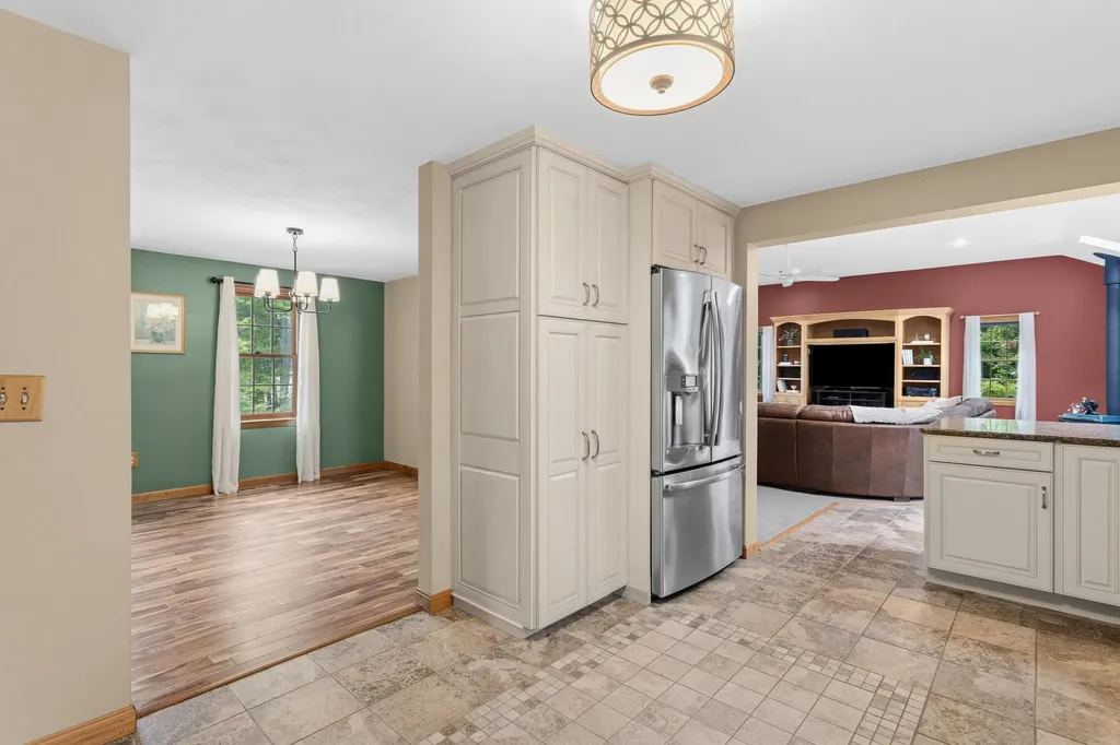 21 Kristin Drive Derry NH 03038
