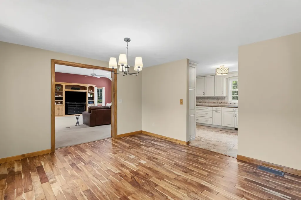 21 Kristin Drive Derry NH 03038