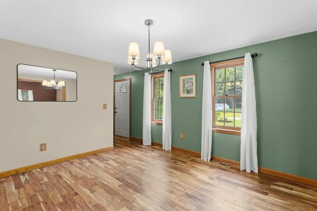 21 Kristin Drive Derry NH 03038