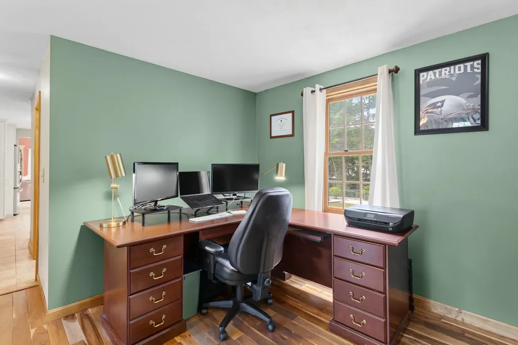 21 Kristin Drive Derry NH 03038
