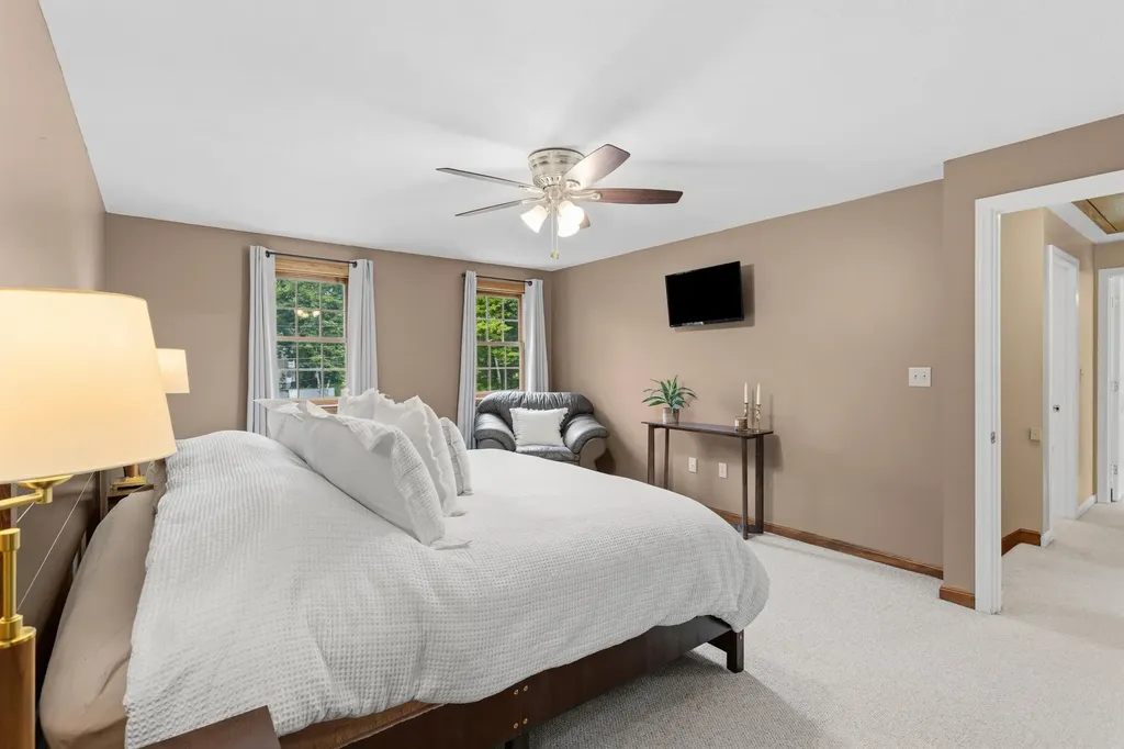 21 Kristin Drive Derry NH 03038