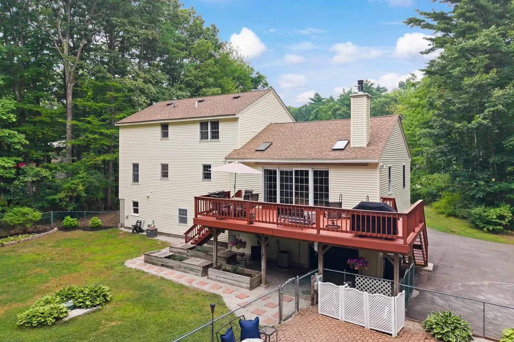 21 Kristin Drive Derry NH 03038