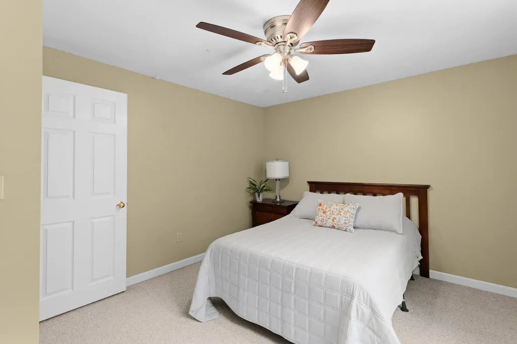 21 Kristin Drive Derry NH 03038