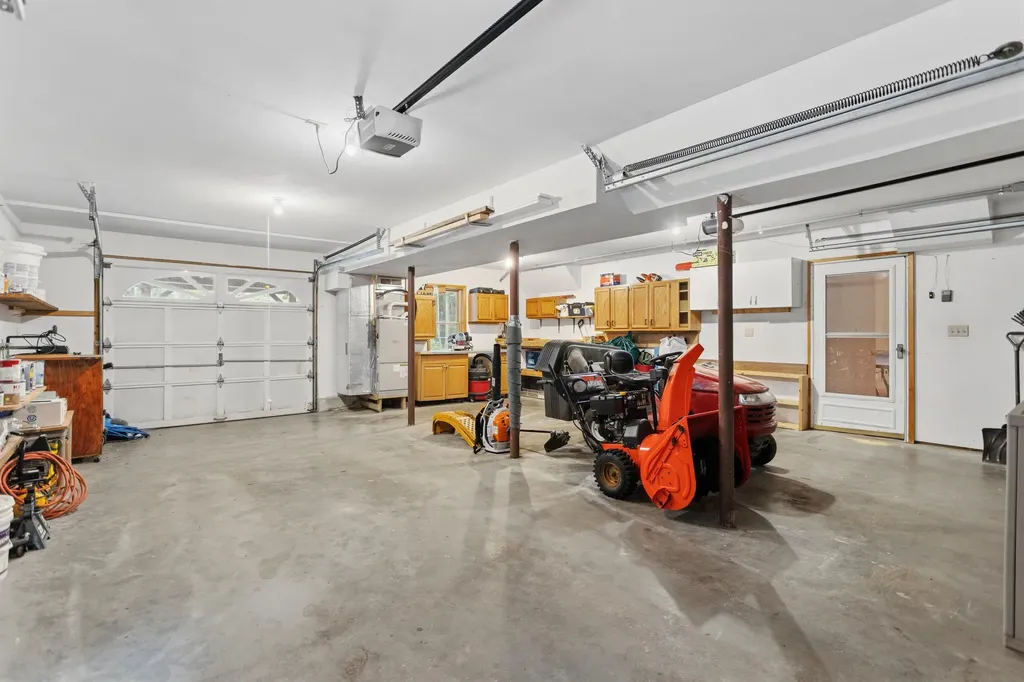 21 Kristin Drive Derry NH 03038
