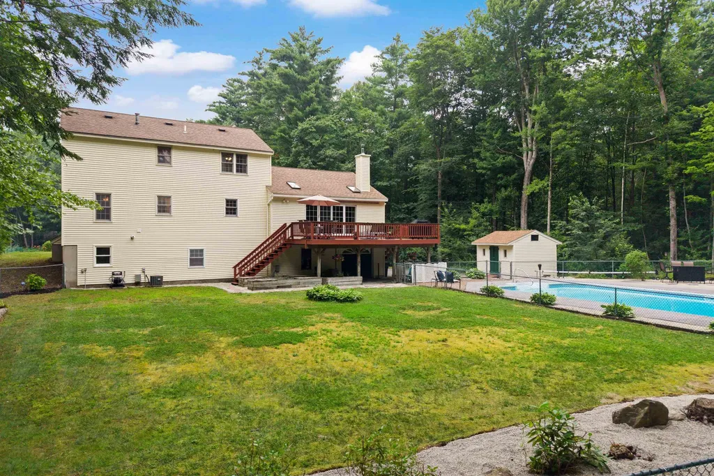 21 Kristin Drive Derry NH 03038