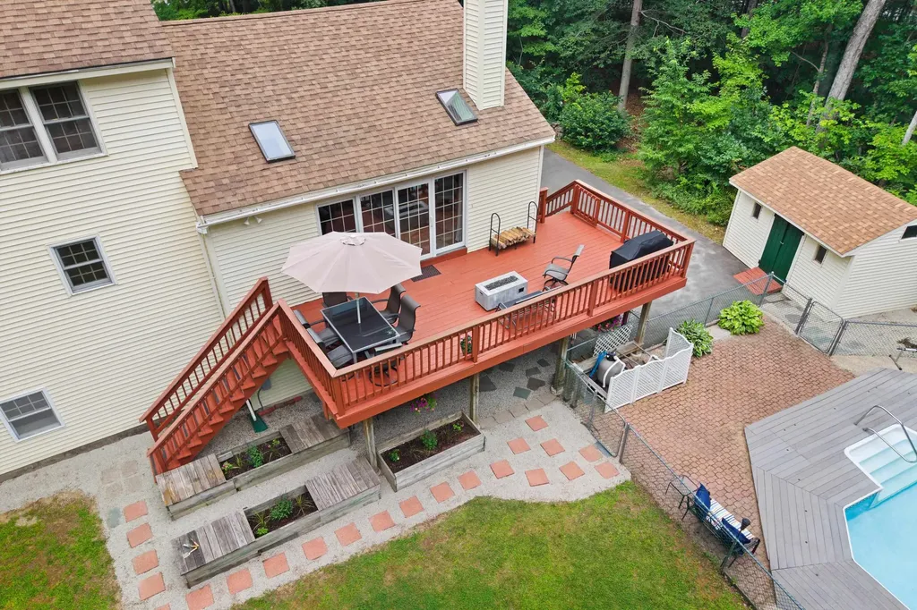 21 Kristin Drive Derry NH 03038