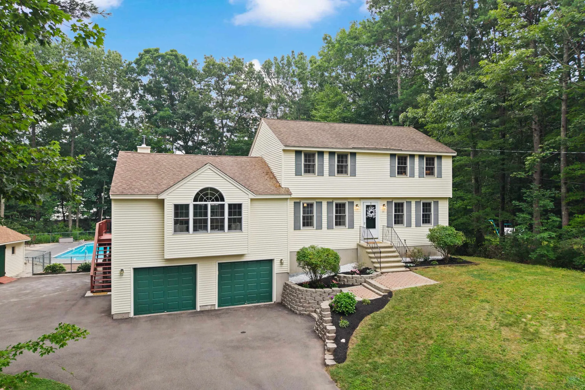 21 Kristin Drive Derry NH 03038