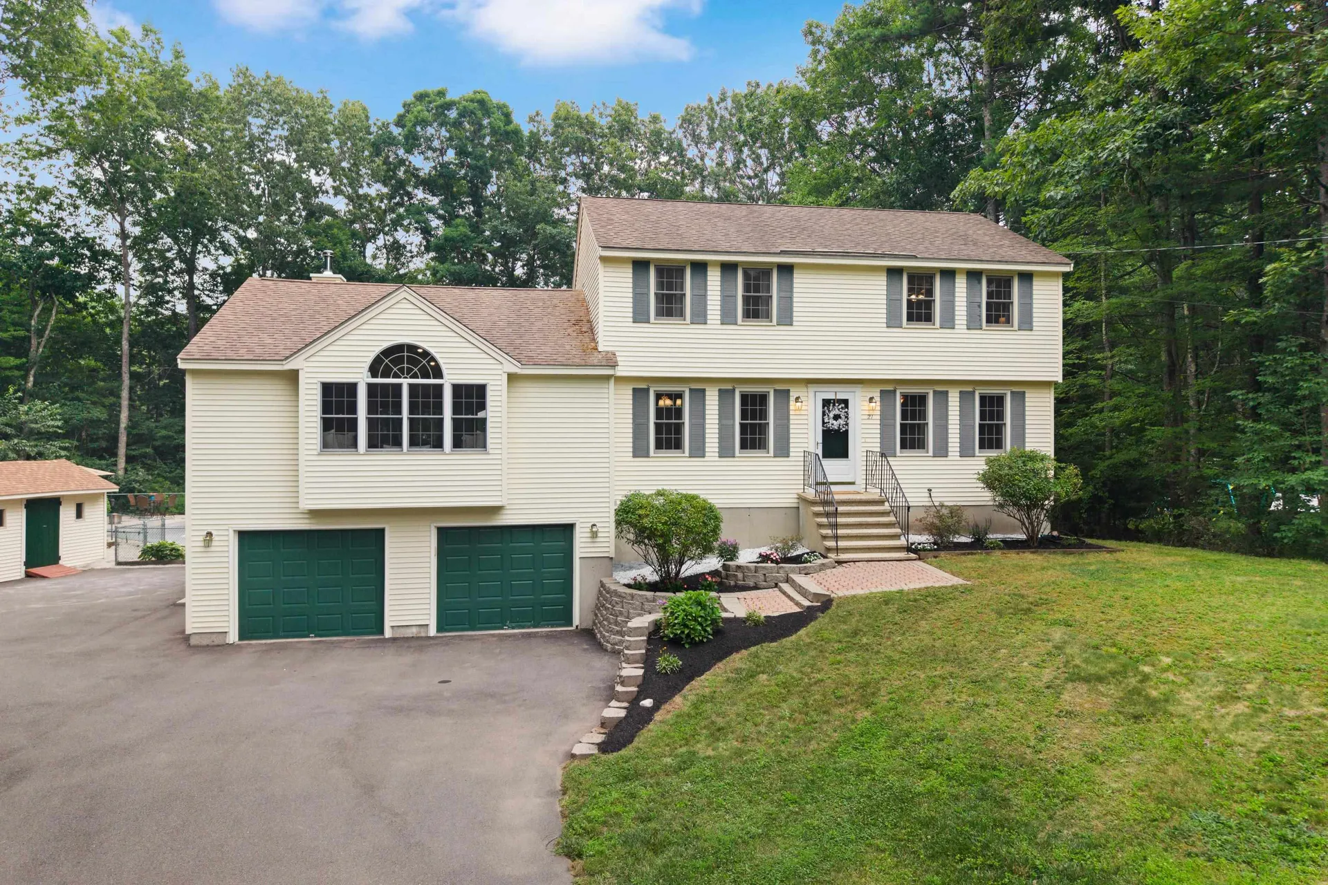 21 Kristin Drive Derry NH 03038