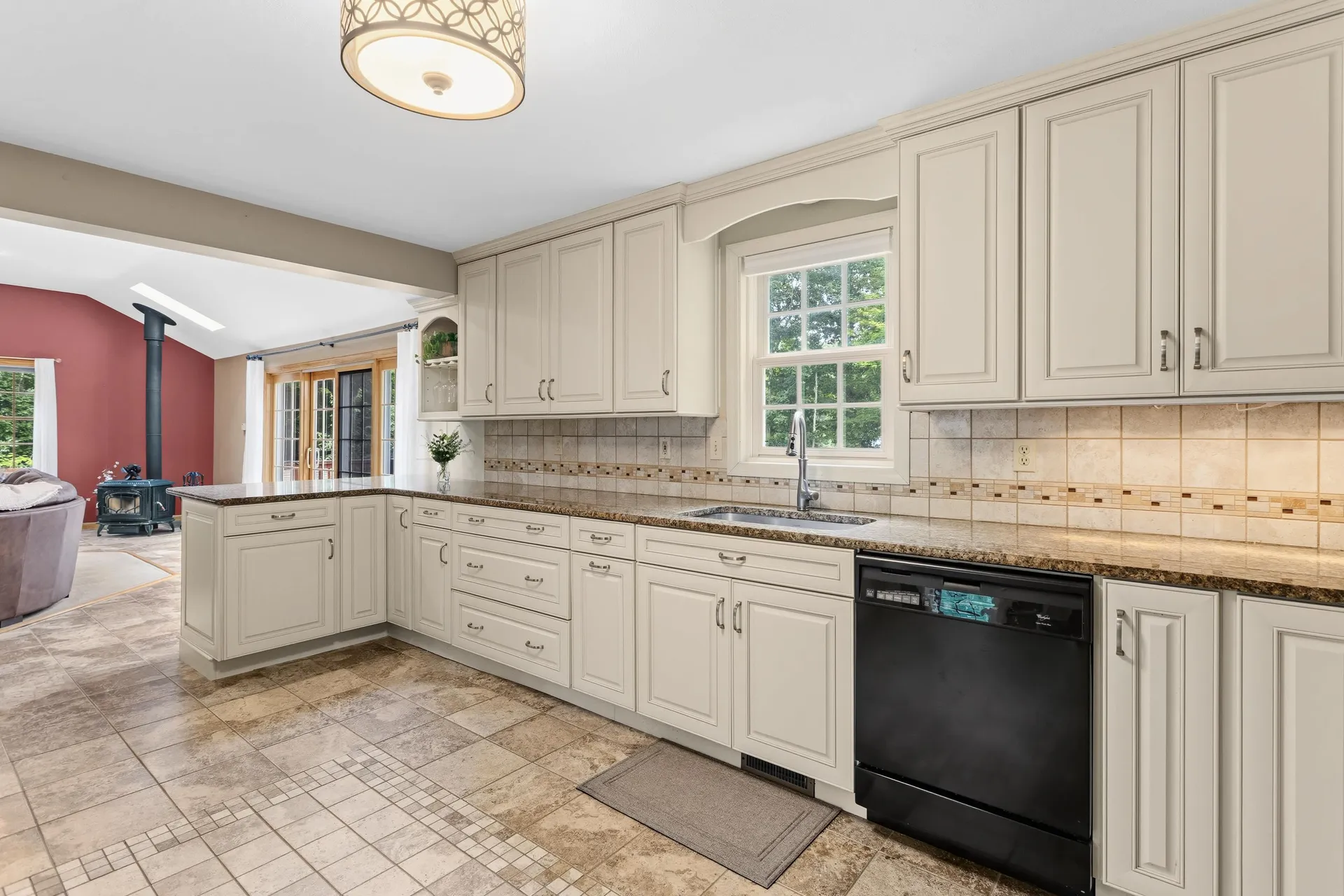 21 Kristin Drive Derry NH 03038