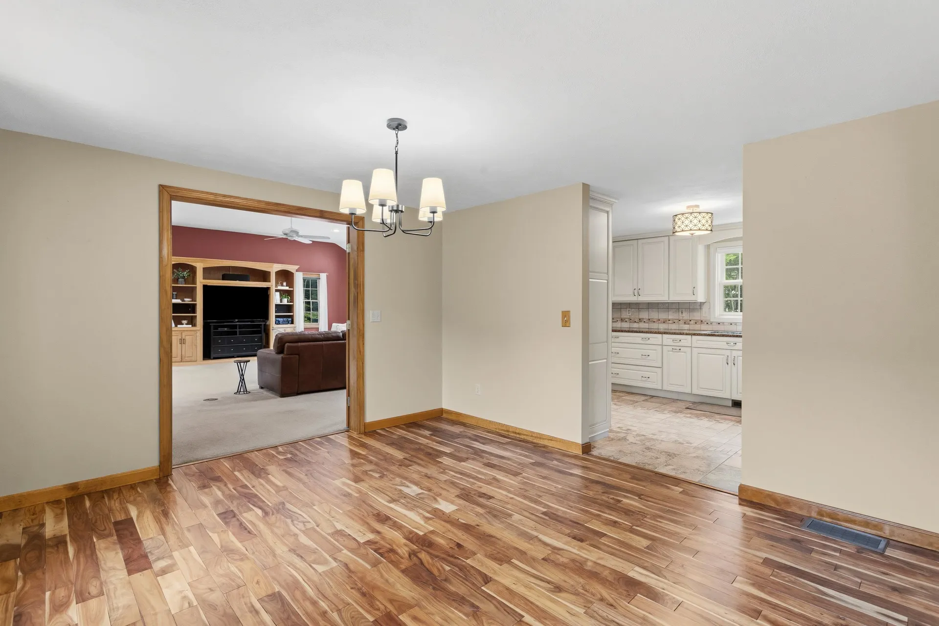 21 Kristin Drive Derry NH 03038