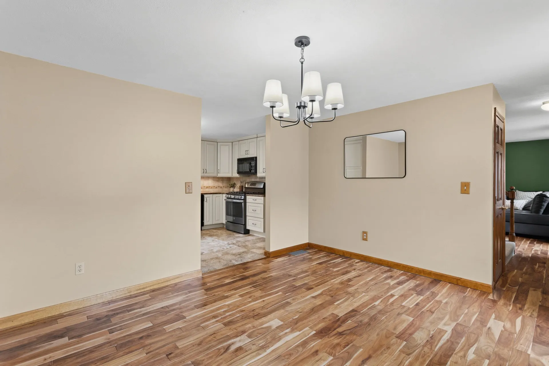 21 Kristin Drive Derry NH 03038