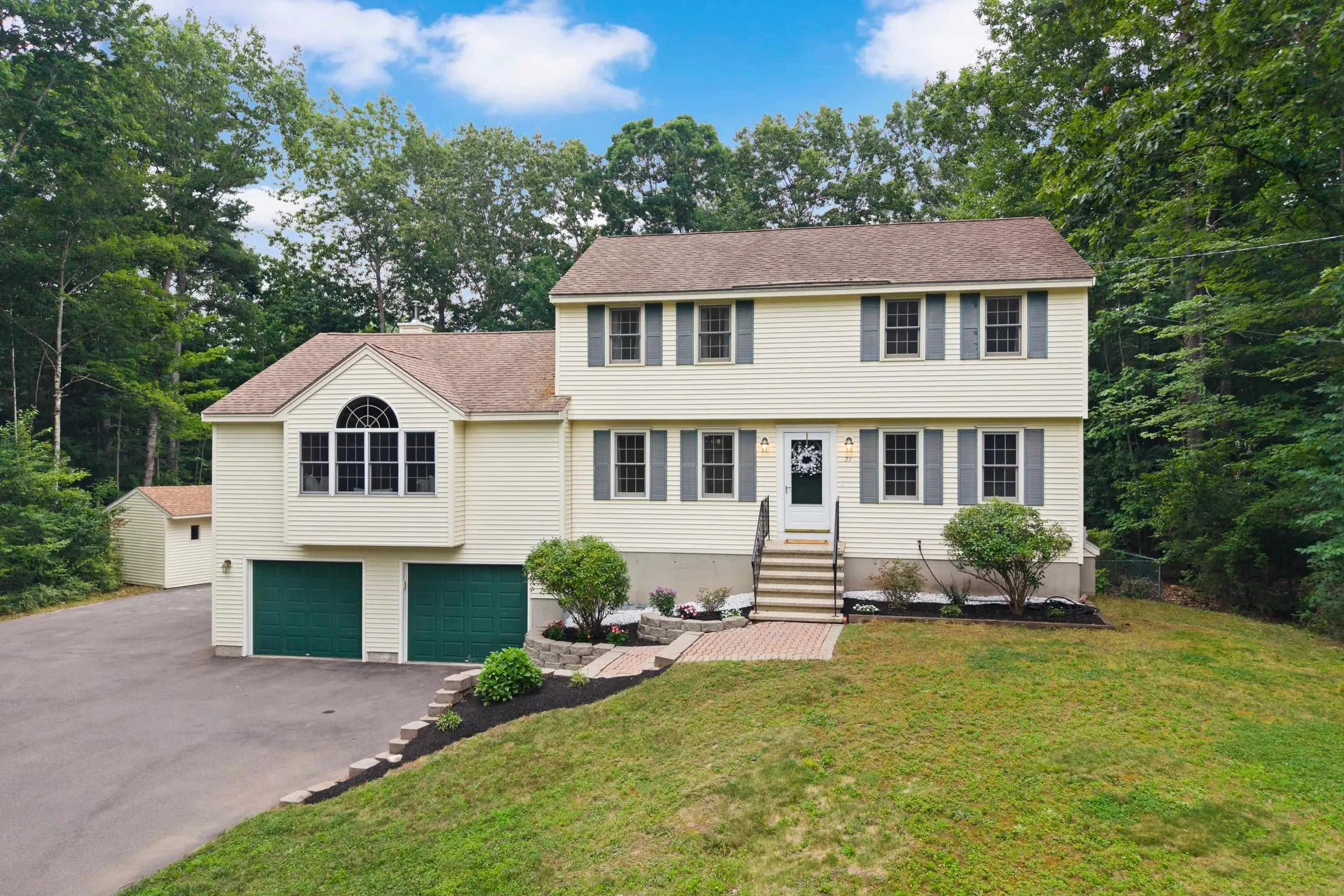 21 Kristin Drive Derry NH 03038