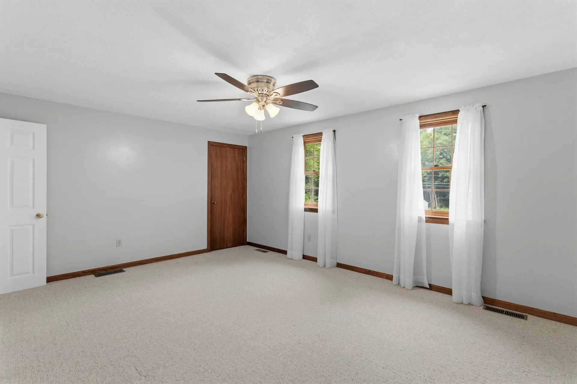 21 Kristin Drive Derry NH 03038