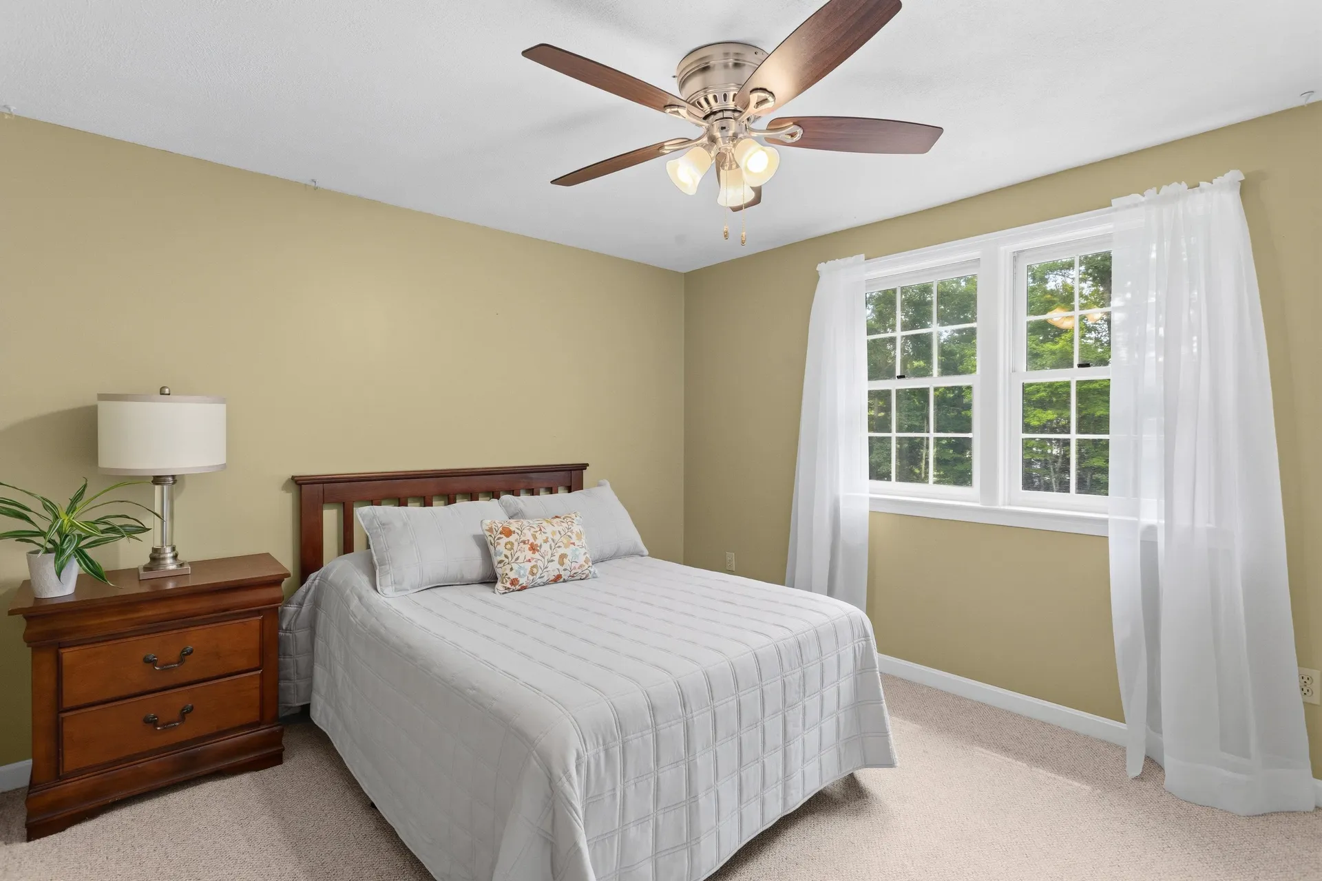 21 Kristin Drive Derry NH 03038