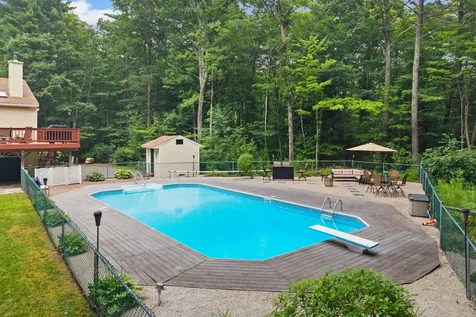 21 Kristin Drive Derry NH 03038