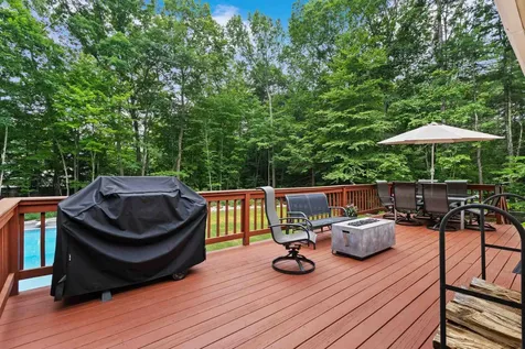 21 Kristin Drive Derry NH 03038