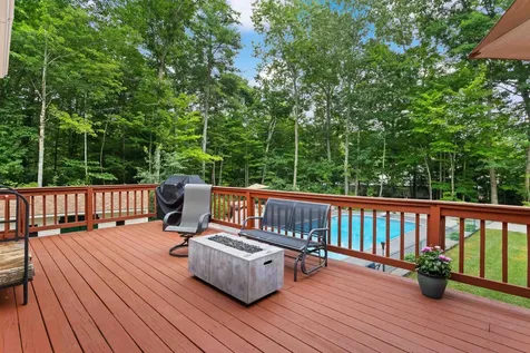 21 Kristin Drive Derry NH 03038